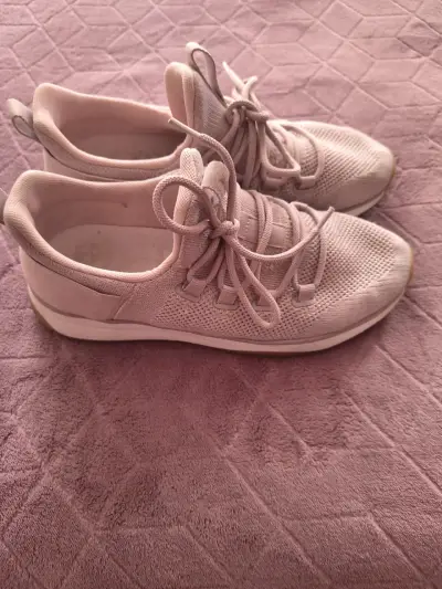 Zapatillas deportivas rosadas marca Aldo - miniatura 2