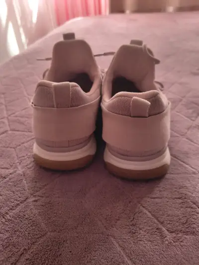 Zapatillas deportivas rosadas marca Aldo - miniatura 3