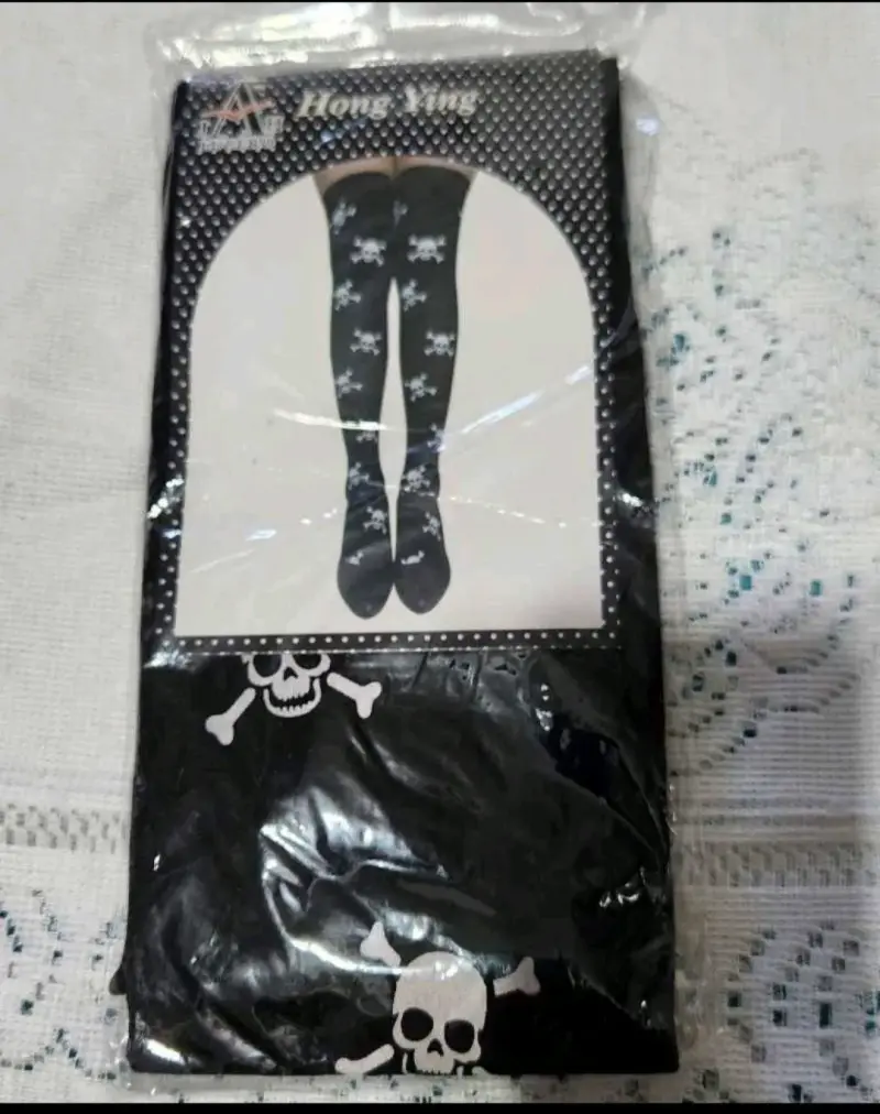 Pantys bucaneras negras con calaveras - 1