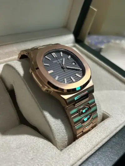 Reloj de lujo estilo Nautilus. - miniatura 1