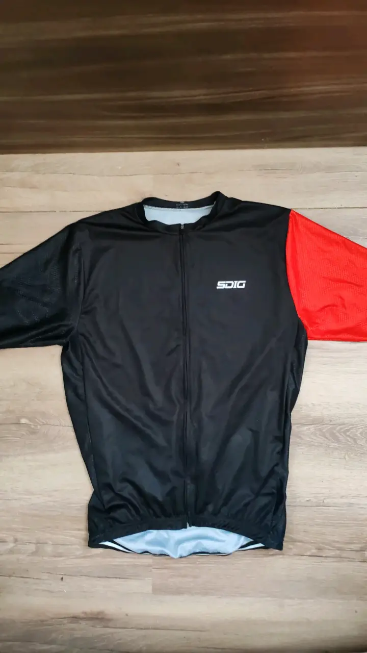 Polera ciclismo negra y roja SDIG talla xl