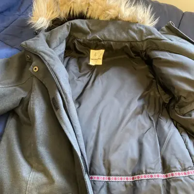 Parka gris con capucha de piel - miniatura 3