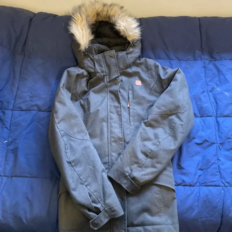 Parka gris con capucha de piel - 4