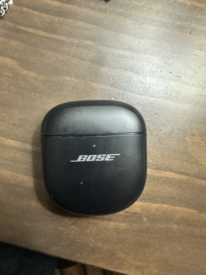 Estuche audífonos Bose negro Quietcomfort Ultra - 2