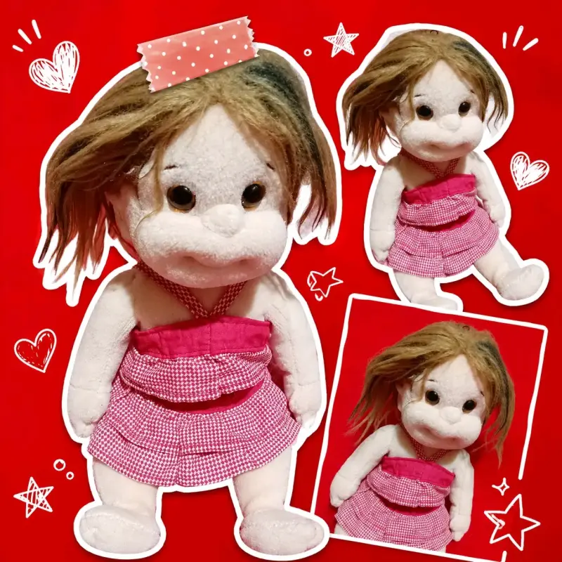Muñeca de peluche con vestido rojo - 1