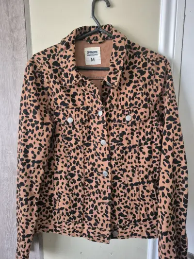 Chaqueta denim estampada leopardo - miniatura 1