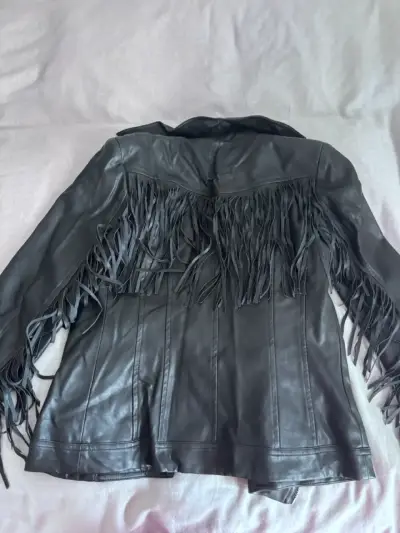 Chaqueta negra de cuero sintético - miniatura 2