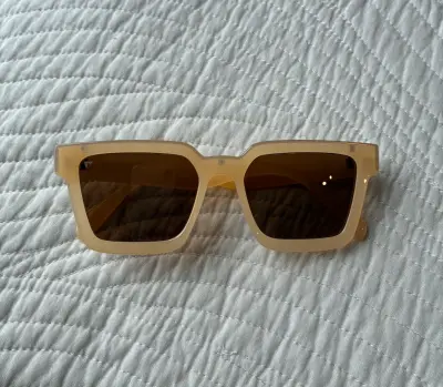 Lentes de Sol UNISEX  Marca VITRA - miniatura 4