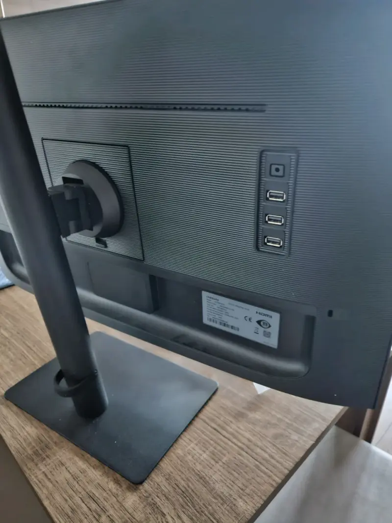Monitor Samsung High Resolution 27" &tP IPS USB-C - 3