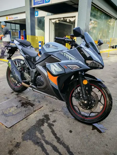 Moto deportiva keeway m250 - miniatura 1