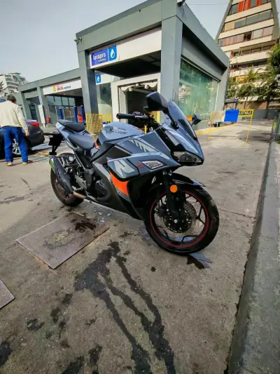 Moto deportiva keeway m250 - miniatura 2