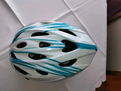 Casco de ciclismo plateado - miniatura 3