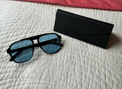 Lentes de sol UNISEX marca VITRA - miniatura 1