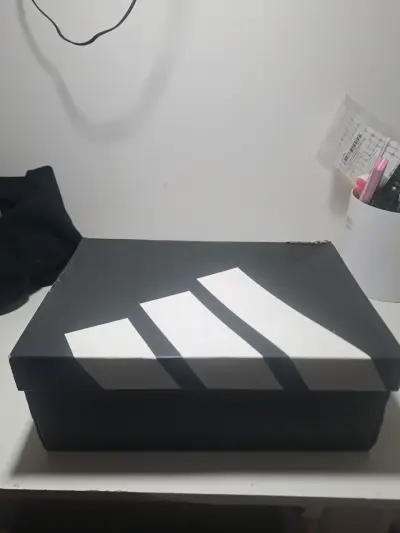 zapatos Adidas blancas - miniatura 1