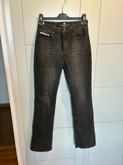 Jeans con cristales marca Cecilia Bolocco - miniatura 1