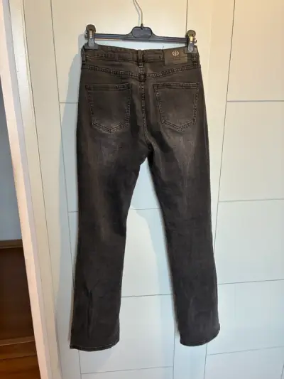 Jeans con cristales marca Cecilia Bolocco - miniatura 6