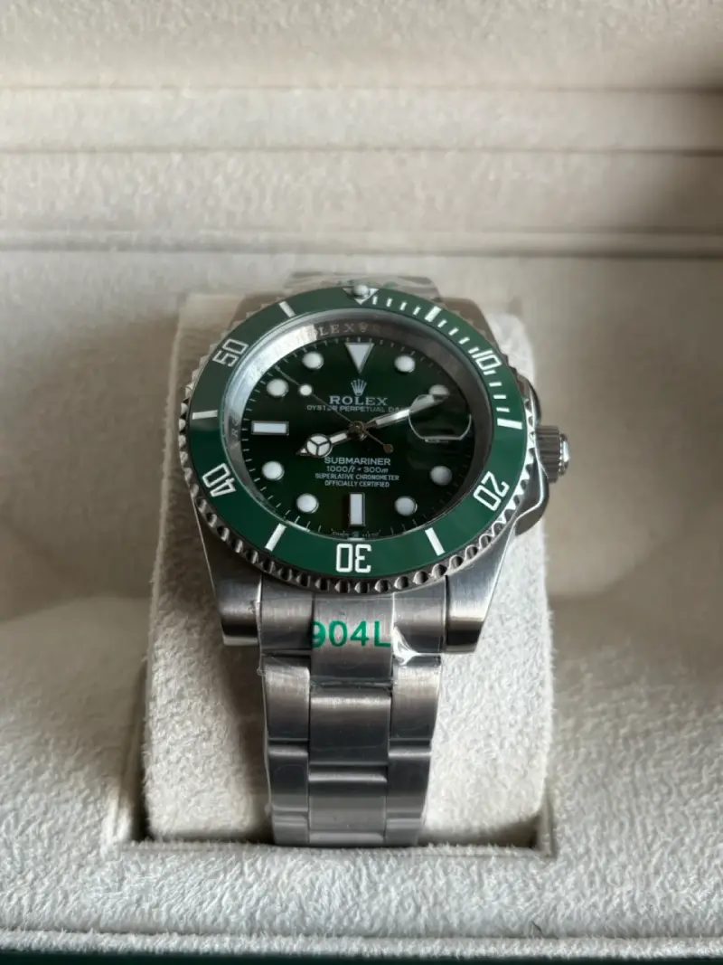 Reloj de lujo con bisel verde - 3