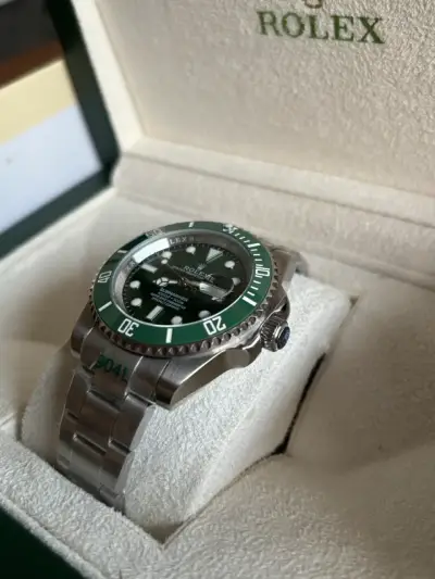 Reloj de lujo con bisel verde - miniatura 5