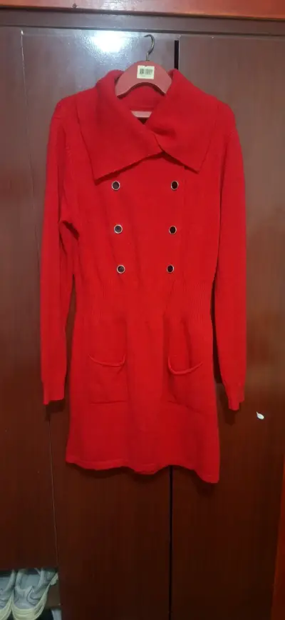 Abrigo rojo con cuello grande - miniatura 1