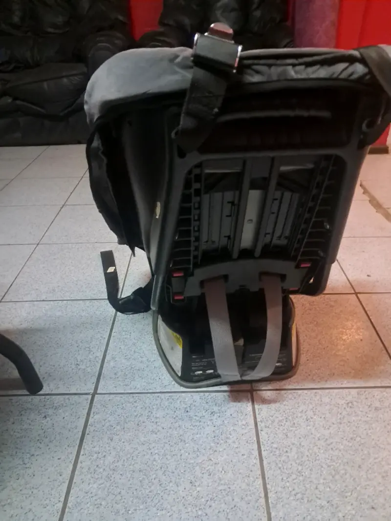 Silla de auto infantil gris - 2