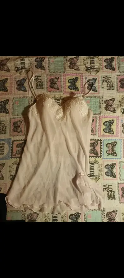 Camisón beige con encaje - miniatura 1