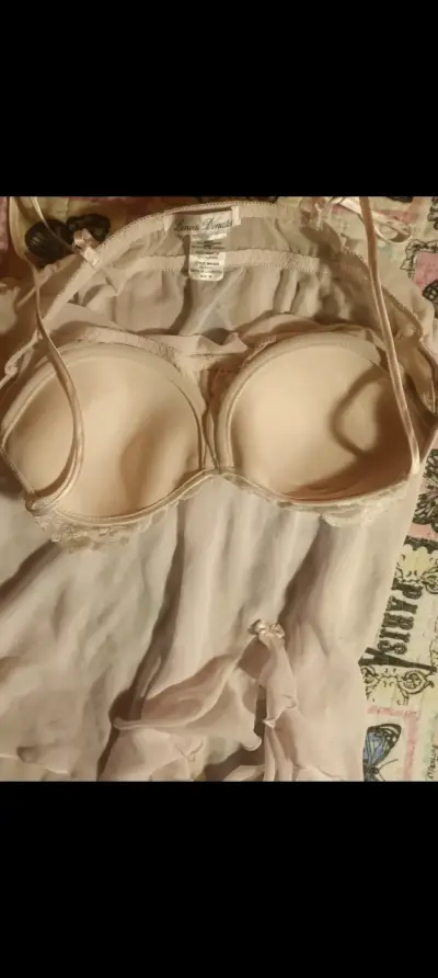 Camisón beige con encaje - miniatura 3