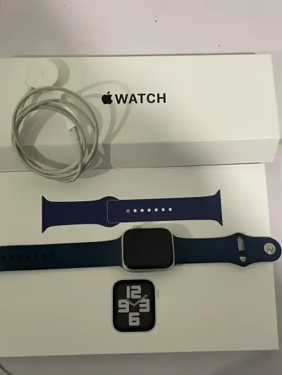 Apple Watch con correa azul - miniatura 1