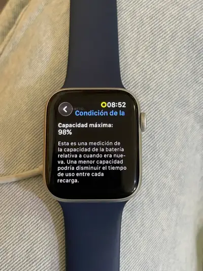 Apple Watch con correa azul - miniatura 3