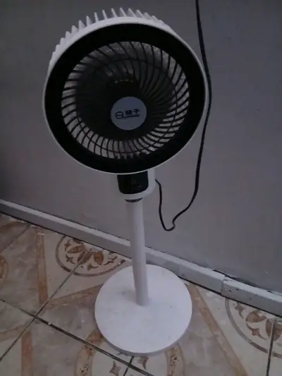 Ventilador de pie blanco - miniatura 1