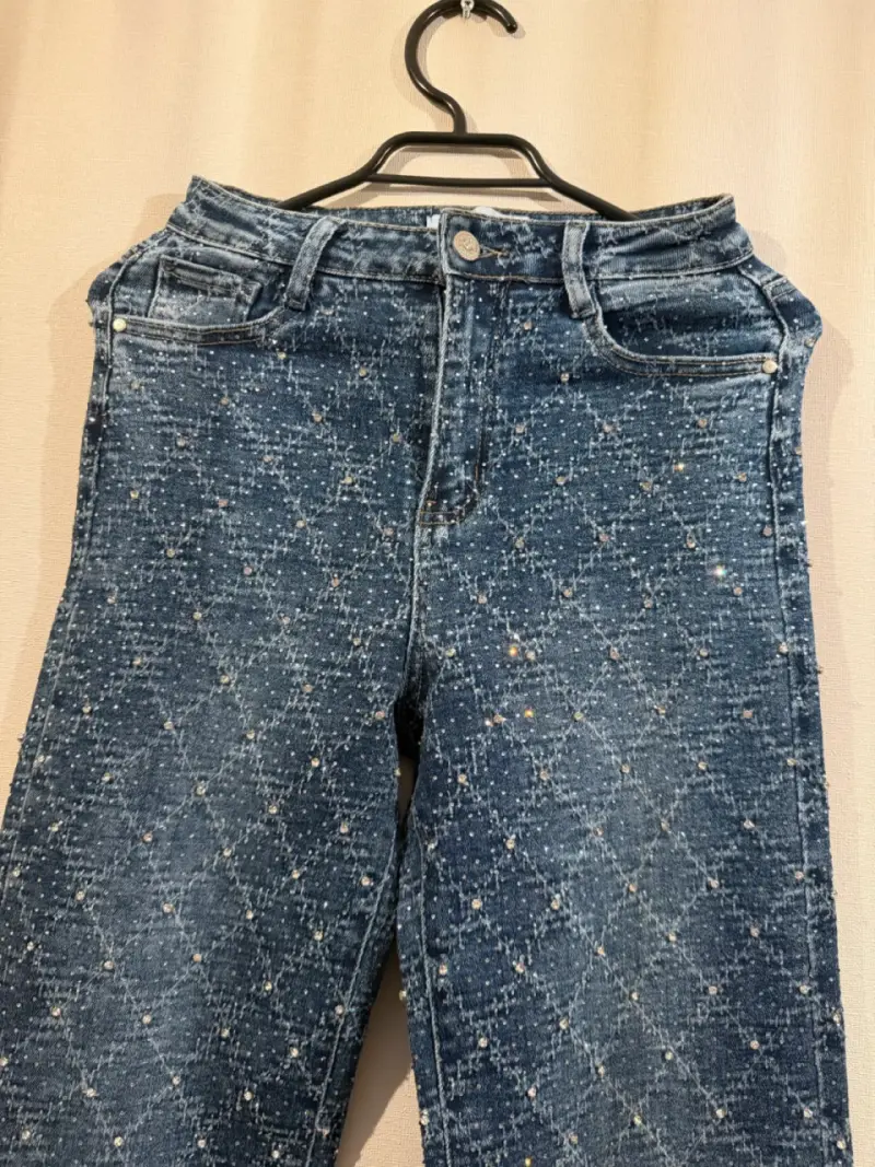 Jeans azul con brillantes remachados talla S - 2