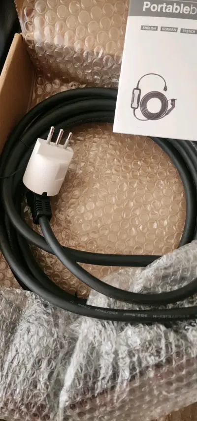 Cargador portátil para auto eléctrico - miniatura 3