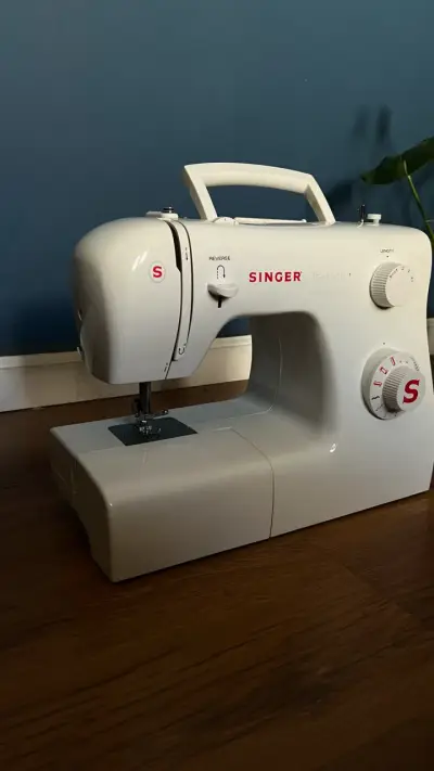 Máquina de coser Singer blanca - miniatura 3