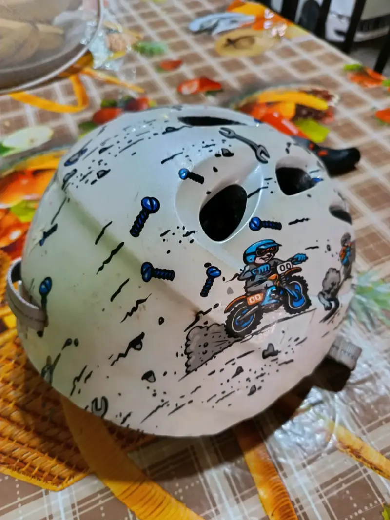 Casco Specialized blanco con diseño - 6
