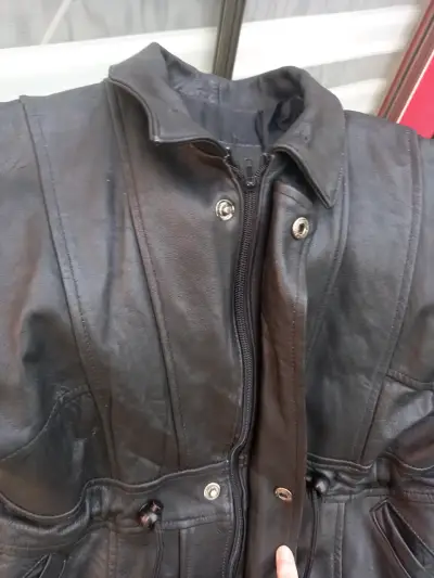 Chaqueta de cuero negra talla 6 años - miniatura 4