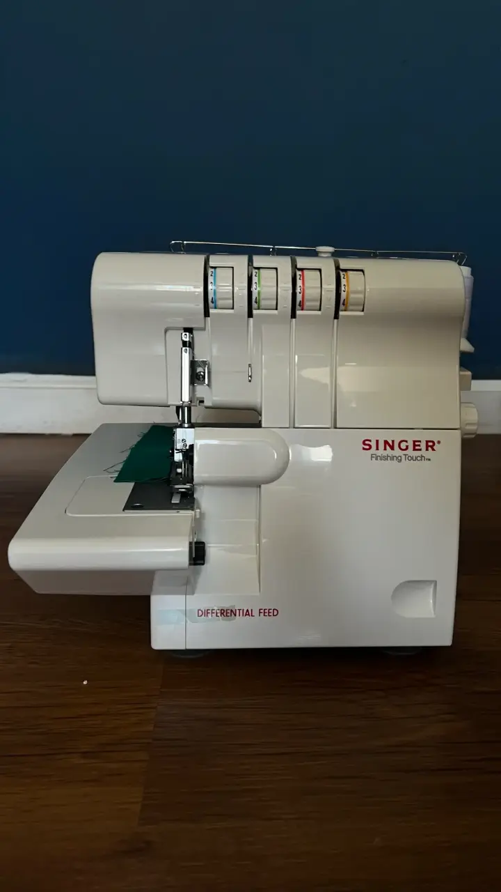 Máquina Overlock Singer4 hilos - 2