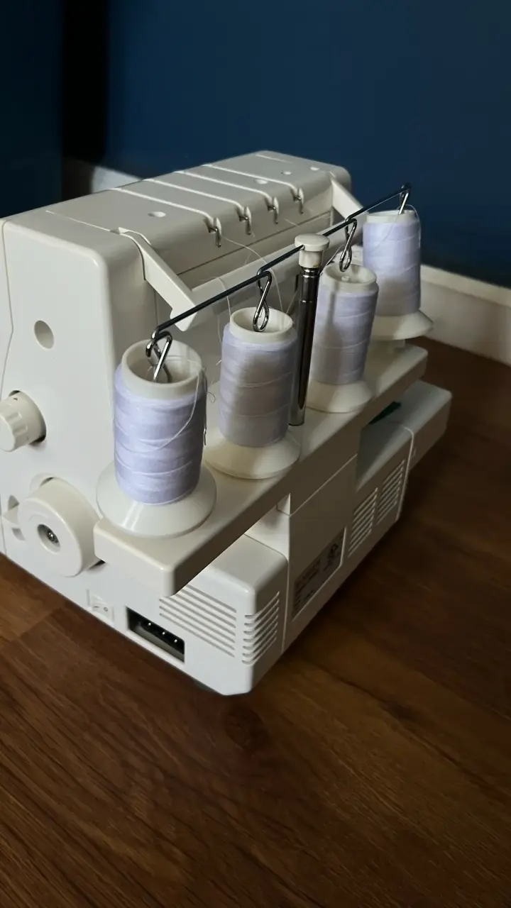 Máquina Overlock Singer4 hilos - 3