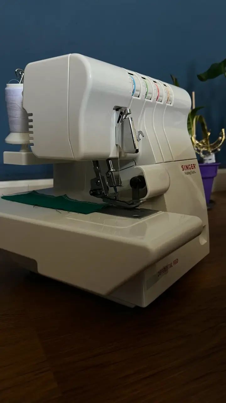 Máquina Overlock Singer4 hilos - 4