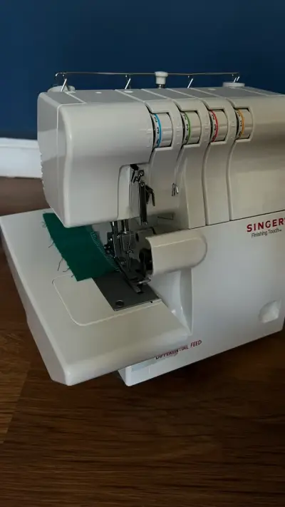 Máquina Overlock Singer4 hilos - miniatura 5
