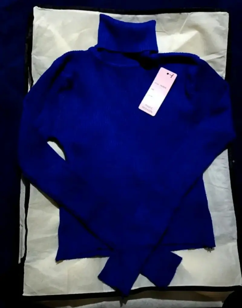 Suéter cuello alto azul nuevo