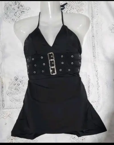 Vestido nuevo negro con hebillas - miniatura 1