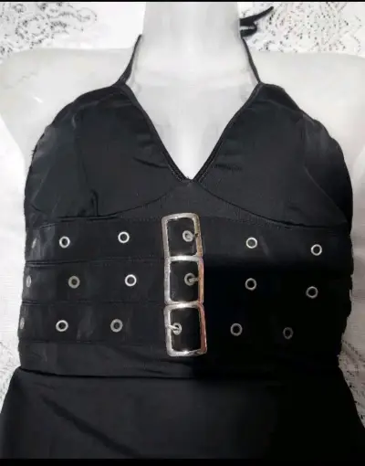 Vestido nuevo negro con hebillas - miniatura 3