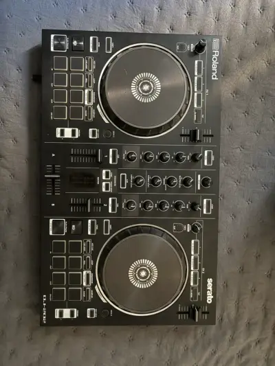Controlador DJ Roland DJ-202 negro - miniatura 1