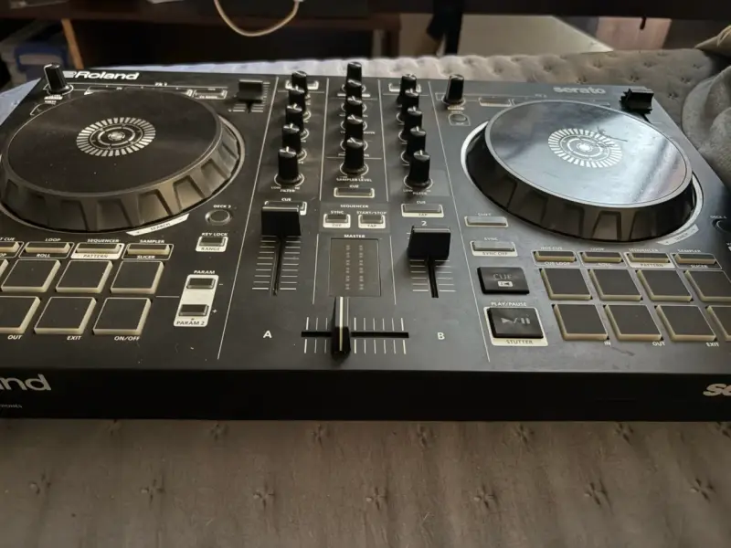 Controlador DJ Roland DJ-202 negro - 2