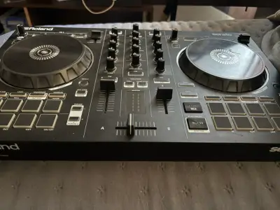 Controlador DJ Roland DJ-202 negro - miniatura 2