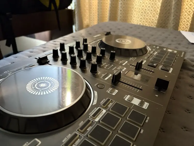 Controlador DJ Roland DJ-202 negro - 3
