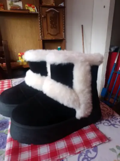 Botas invierno negras y peludas - miniatura 1