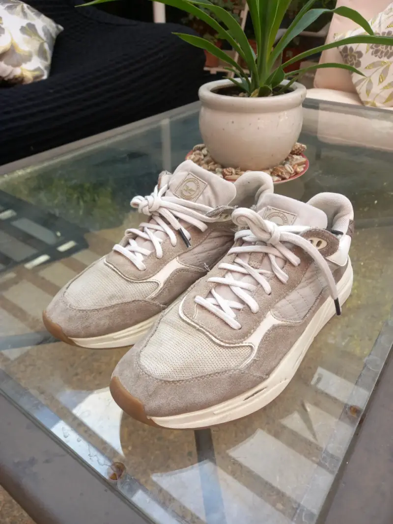 Zapatillas Ferouch, color beige usadas N°39 - 2