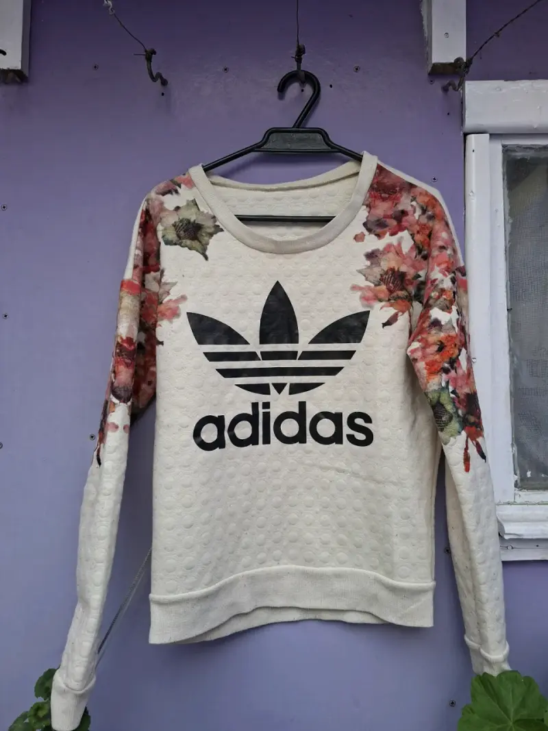 Polerón Adidas con flores