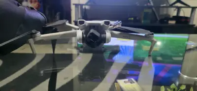 Dron DJI con control remoto - miniatura 3