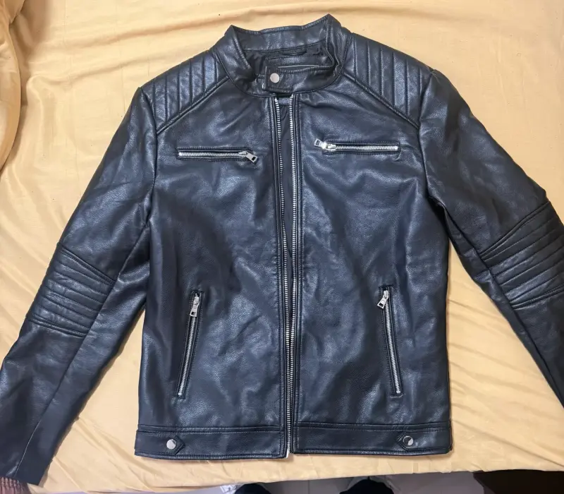 Chaqueta de cuero negra